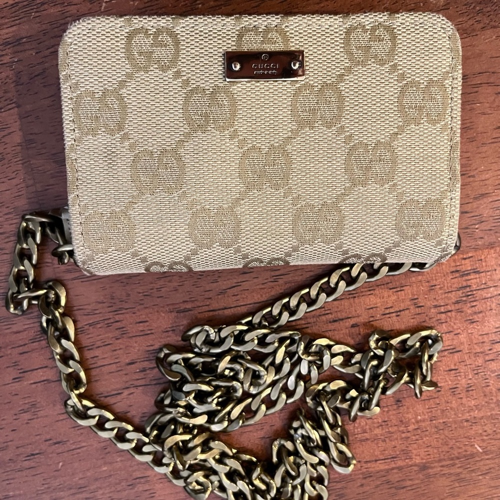 Gucci monogram canvas wallet with inside key ring. Comes with non branded chain